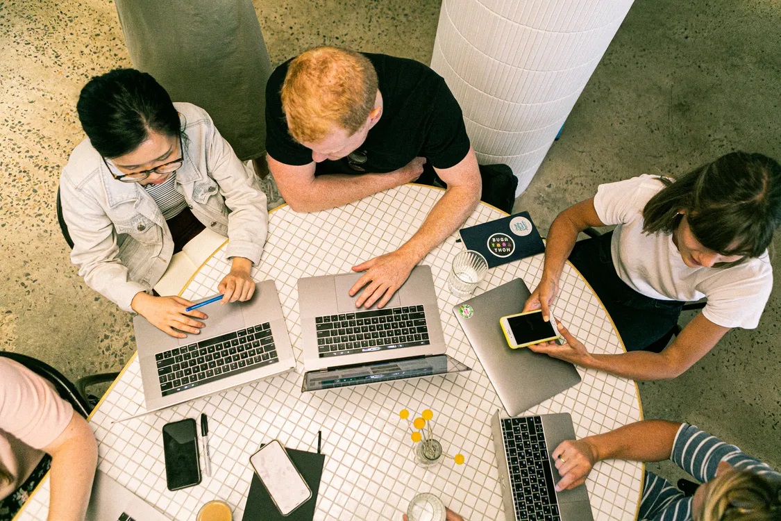 laptop group image